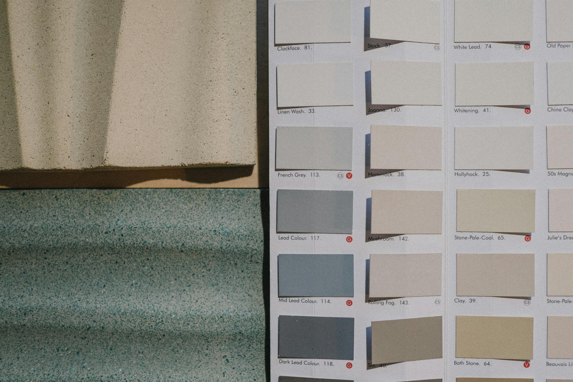 OTEGO rachète Calomatech : 5 impacts concrets pour la rénovation intérieure et l'isolation thermique 2 Différents matériaux d'isolation thermique disposés côte à côte pour comparaison