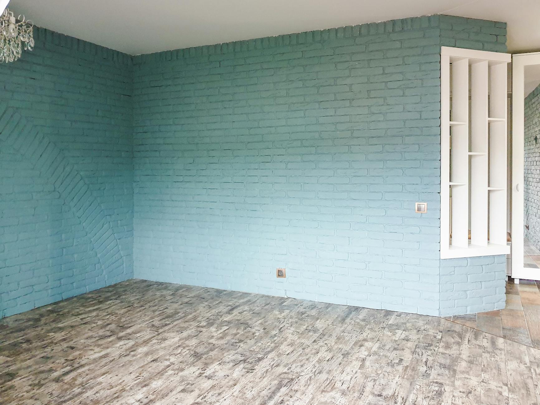 Guide complet MaPrimeRénov' 2025 : 5 aides essentielles pour financer votre rénovation 1 Travaux d'isolation thermique des murs par l'intérieur dans un appartement en rénovation